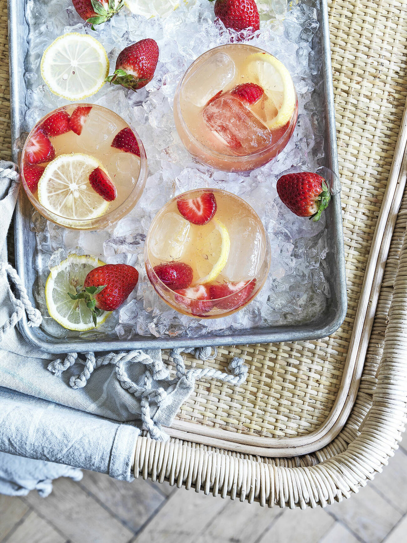 Skåla in sommaren med Italian strawberry lemonade