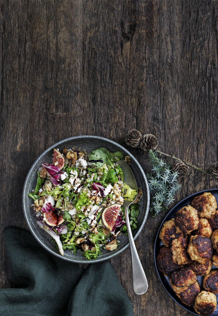Come fare l'insalata di polpette e cous cous con fichi e feta