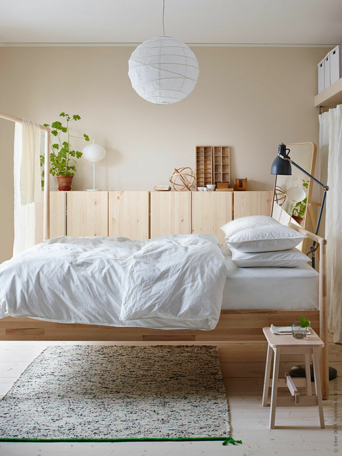 Foto: Ikea Ivar sidoskåp i trä och naturnära inredningsstil