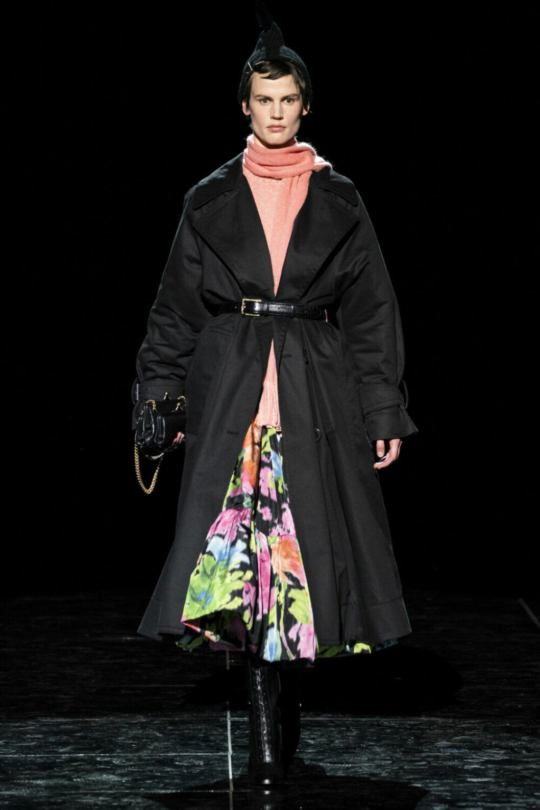 NYFW Marc Jacobs, svart kappa med blommig kjol.