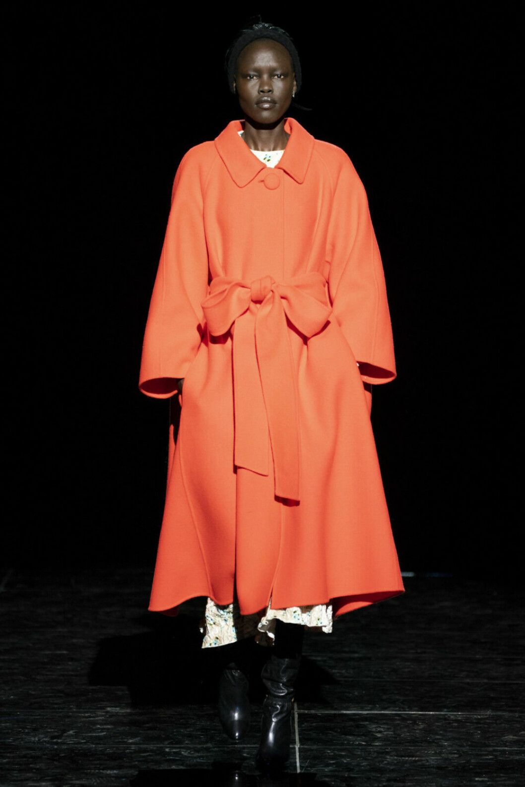 NYFW Marc Jacobs, Orange kappa med knyte.
