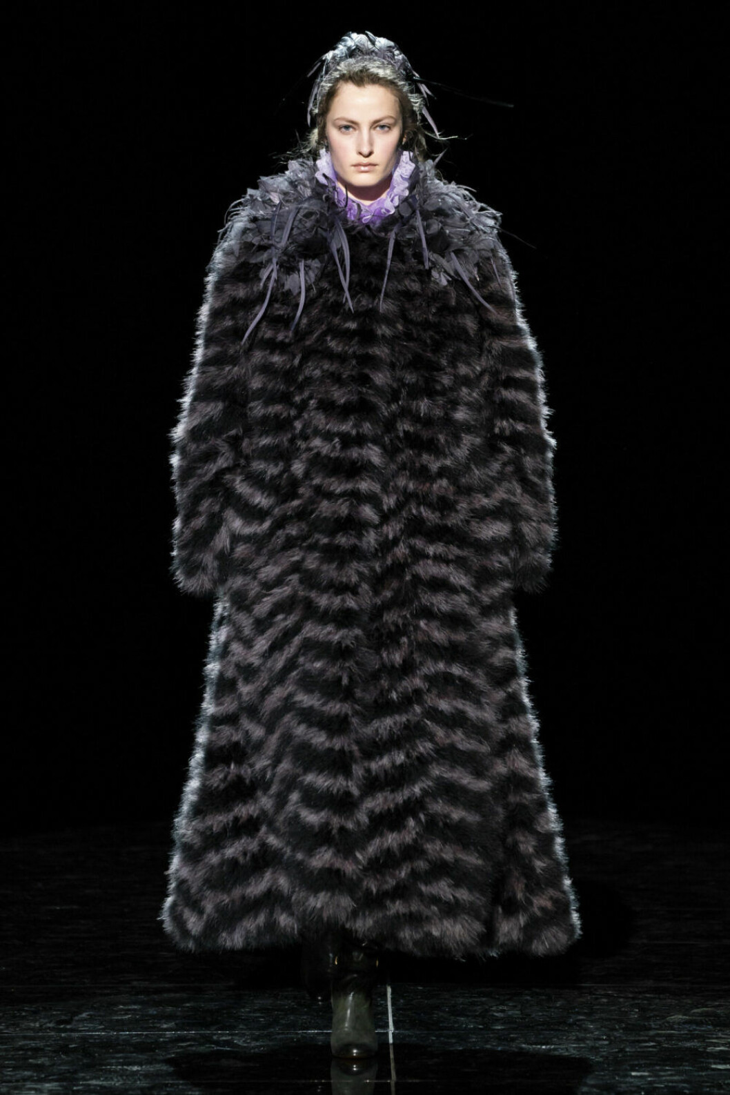 NYFW Marc Jacobs, pälskappa med lila detalj.