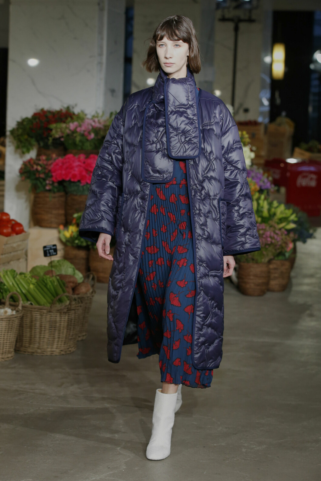 Jason Wu AW21. Vadderad quiltad jacka lång blå
