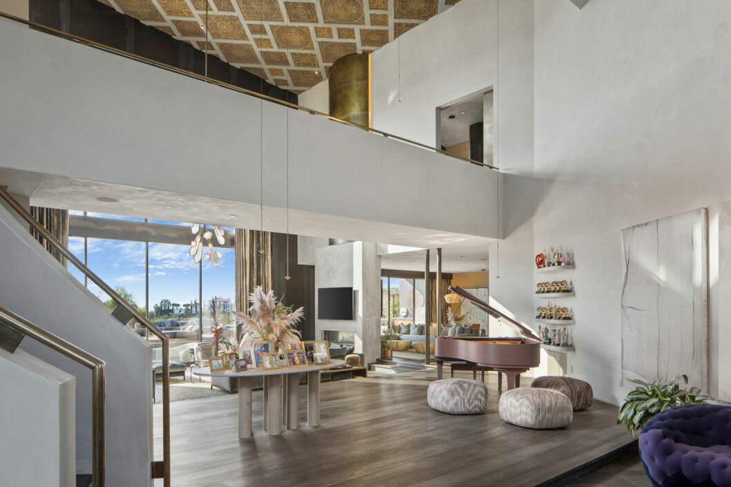 Huset kännetecknas av de öppna ytorna och den sociala planlösningen. Chrissy Teigen och John Legends hus inifrån