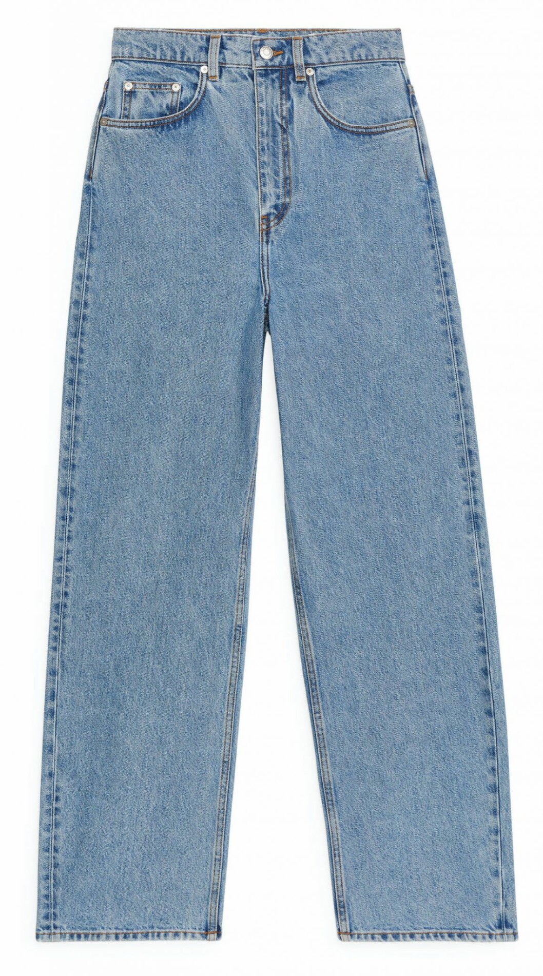 Jeans i ljusblå tvätt och hög midja från Arket