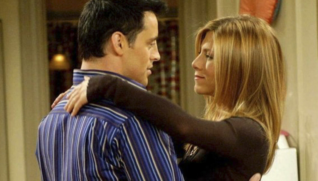 Rachel och Joey kramas