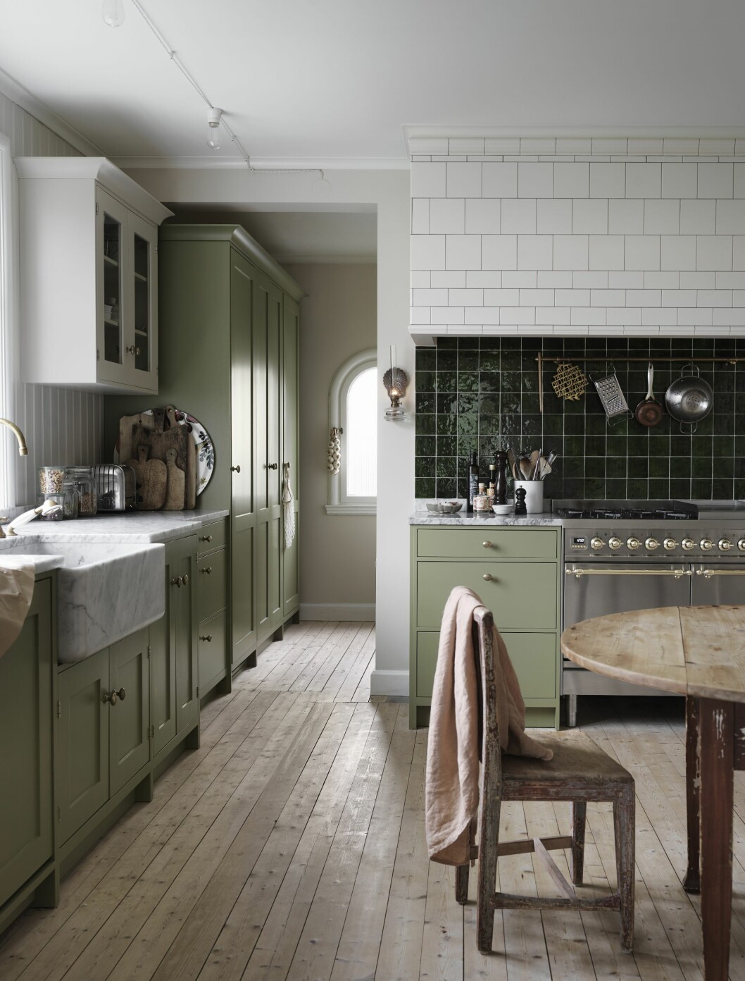 ELLE:s bloggare och influencer Johanna Bradford öppnar dörrarna till sitt hus i Borås. Köket.