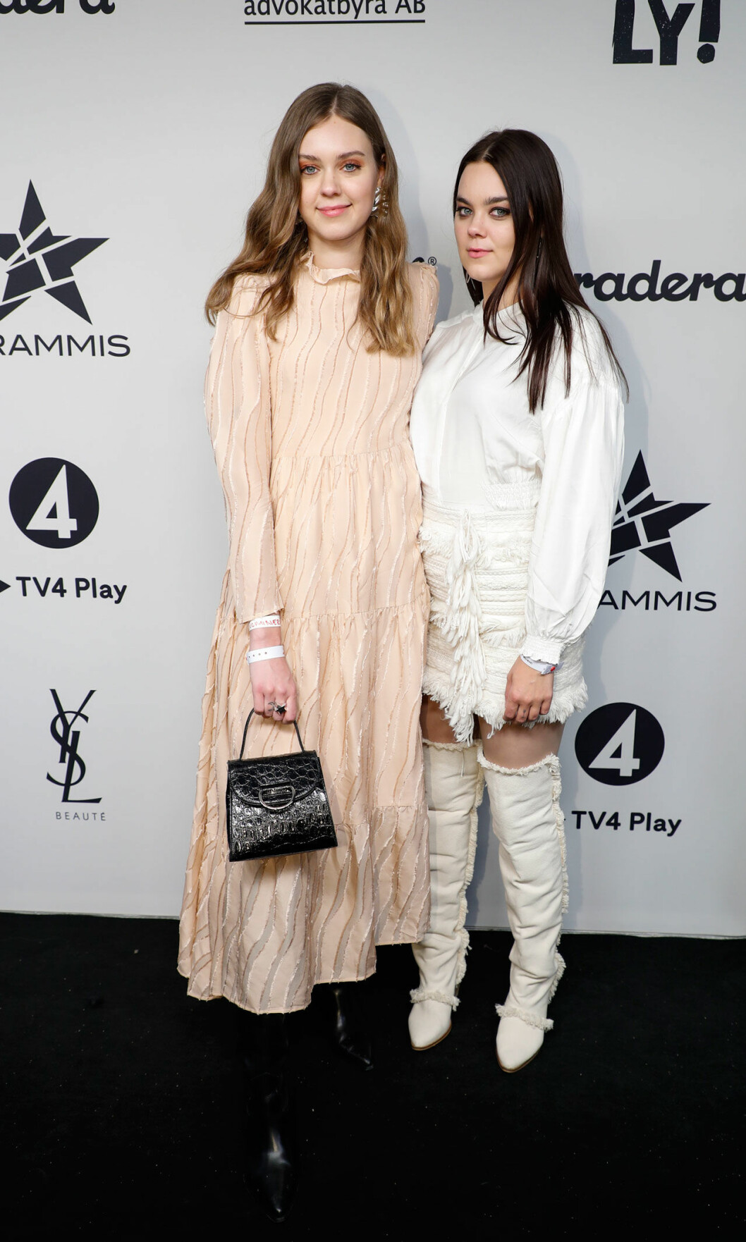 Johanna och Klara Söderberg i First Aid Kit på Grammis 2019