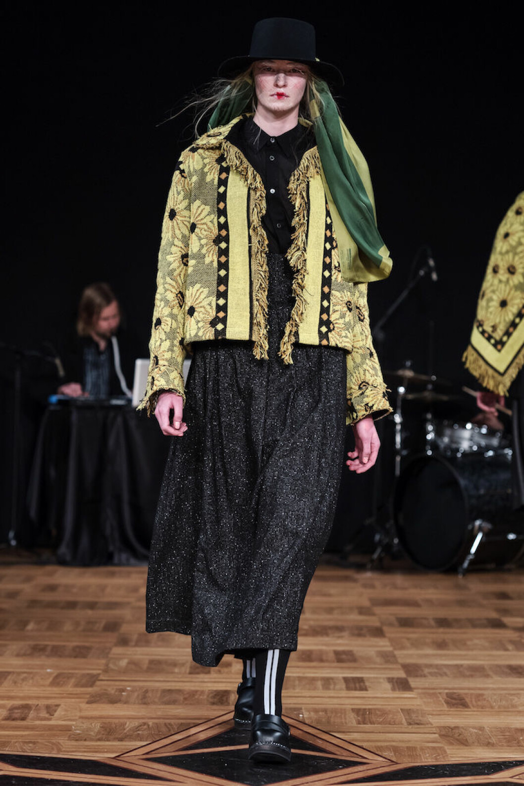 Johannes Adele AW18 Mönstrad kort jacka i gult från Johannes Adele AW18.