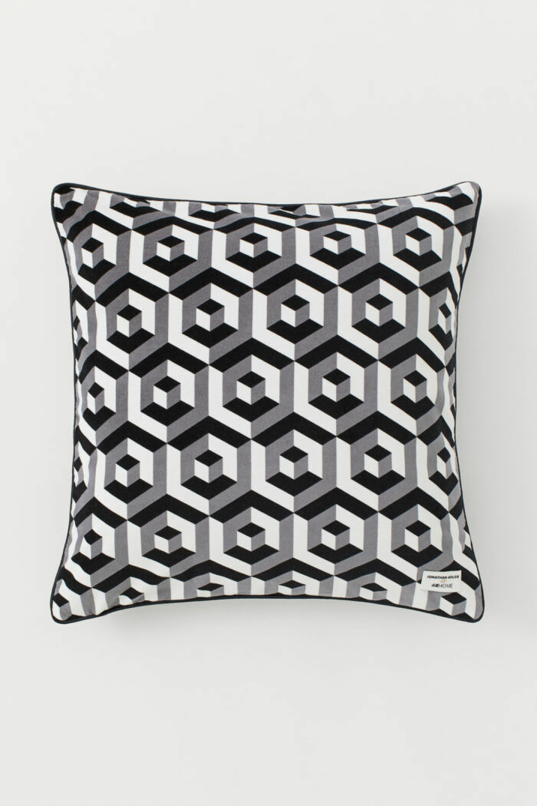 Gråsvart kudde från Jonathan Adler x H&M