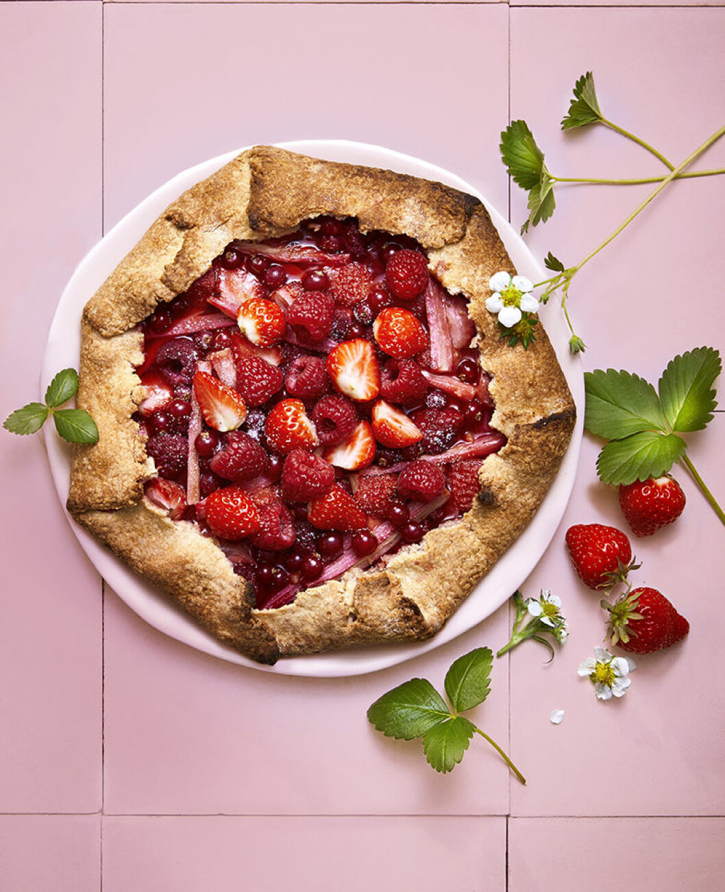 Jordgubbspaj med röda bär. Recept jordgubbspaj