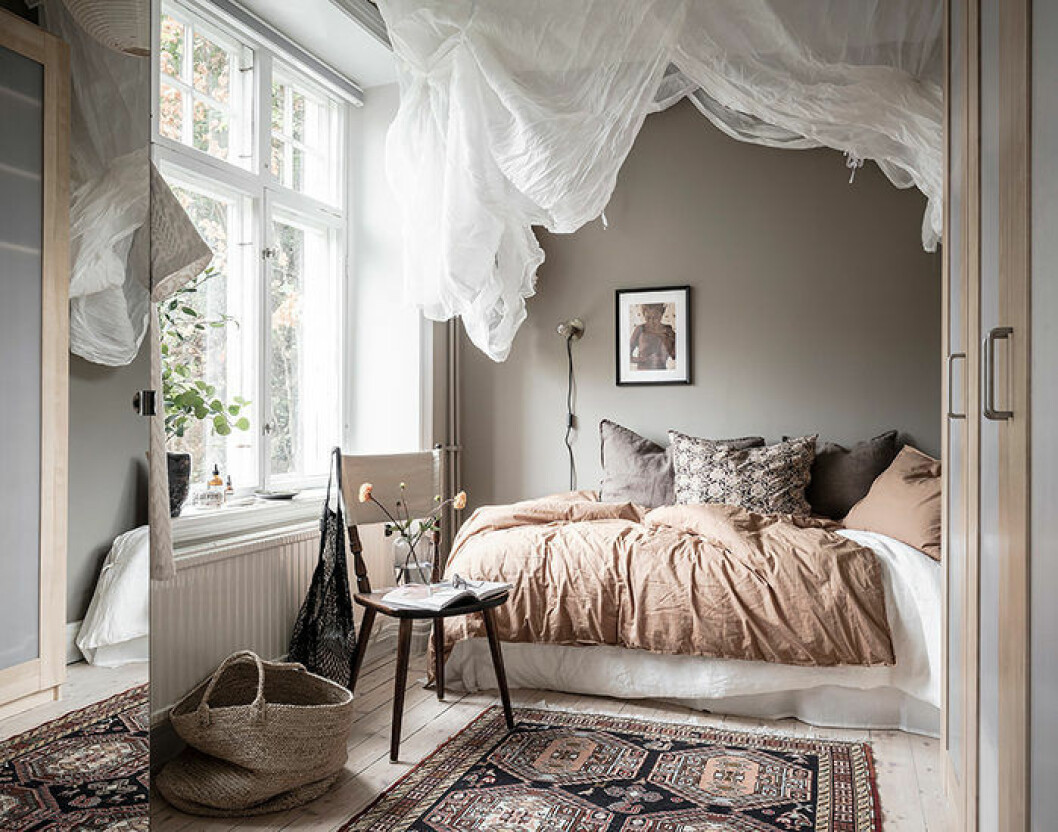 Foto: Anders Bergstedt Styling: Ellis Roshandel/Nouvel Interior för <a href="https://www.instagram.com/entrancemakleri/?hl=sv" target="_blank" rel="noopener">Entrance mäkleri</a>/mäklare: Erika Bergholm Inred ett harmoniskt sovrum med naturnära färger