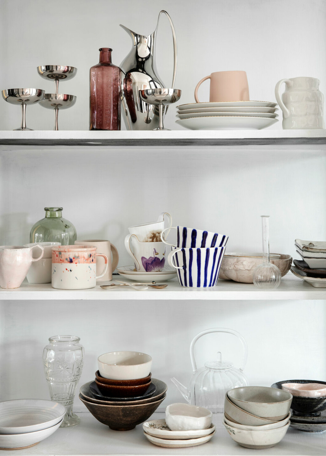 Hemma hos Josephine hylla porslin Elle decoration