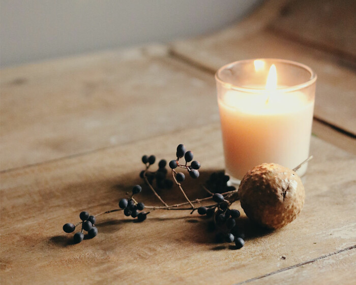 Skapa en jul som tilltalar alla sinnen. Foto: Jessica Delp/Unsplash juldoftljus
