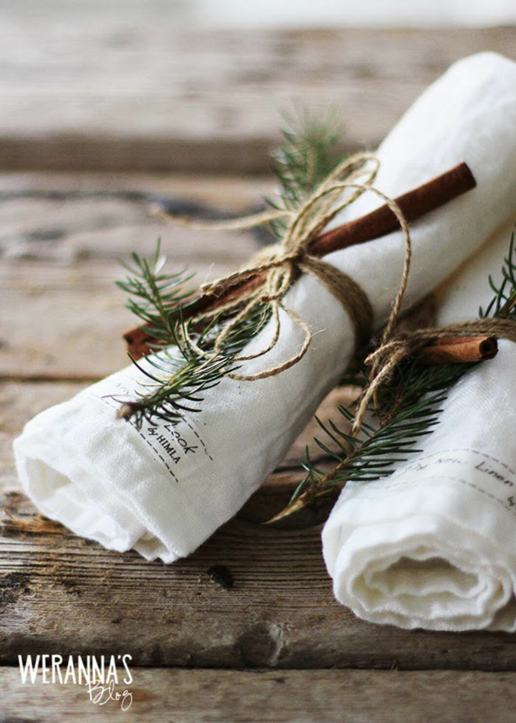 Foto: <a href="https://www.werannas.com/en/?___store=en&store=&___from_store=sv" target="_blank" rel="noopener">Weranna’s</a> diy servettring till juldukningen