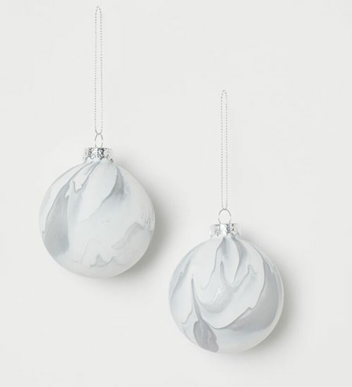 Julgranskulor i marmorerat glas, H&M Home