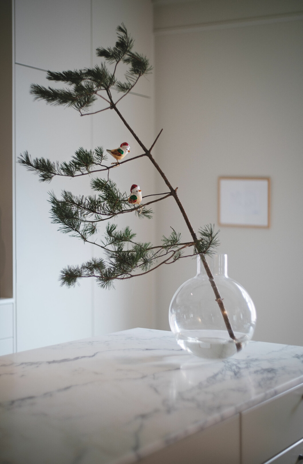 gren med julpynt från julkulan