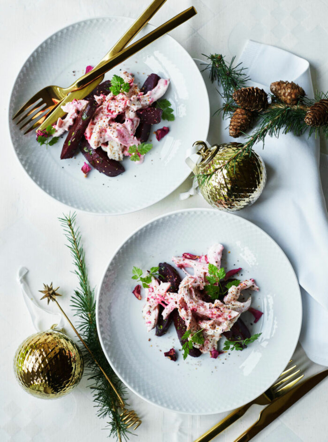 Julskinkesallad med rödbetor. Recept på julskinkesallad med rödbetor