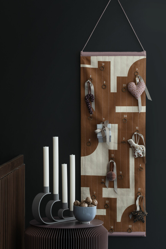 Liva upp julljusstaken med kreativa former i neutrala toner som funkar oavsett säsong. Foto: Broste Copenhagen. Jultrender 2021 enligt danska favoriter, ljusstake