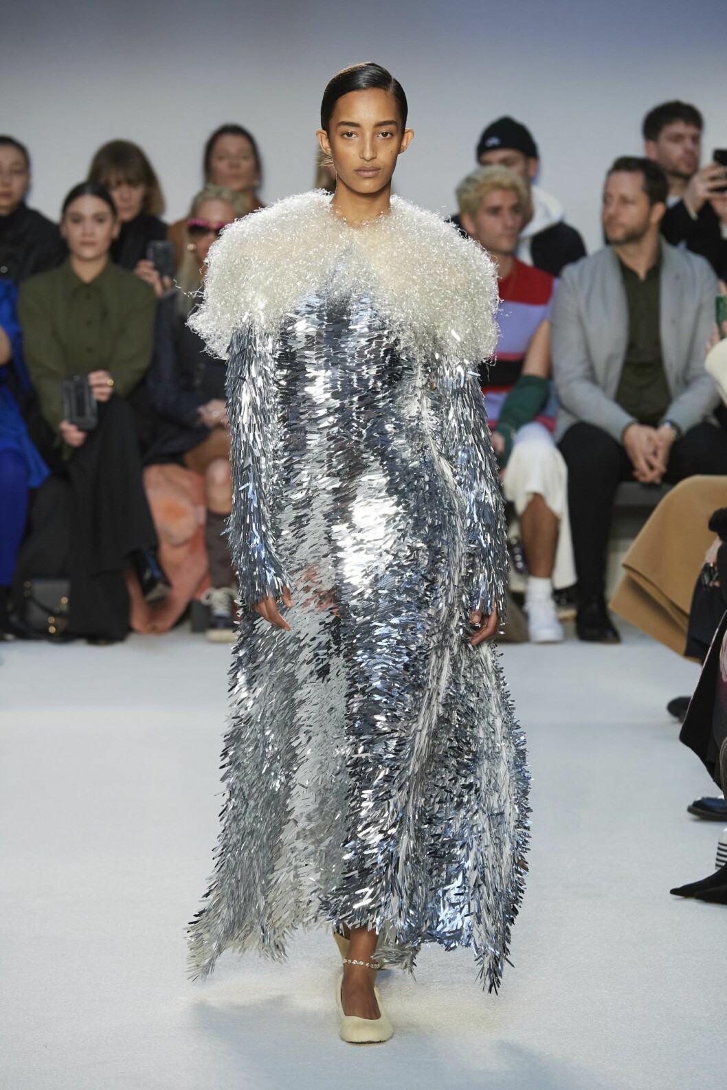 JW Anderson AW20 Metallicklänning höst 2020