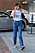 Kaia Gerber i jeans och t-shirt