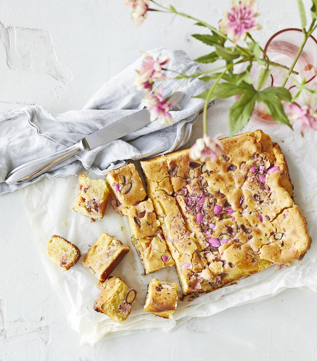 Sommarfestlig kaka i långpanna. Recept kaka i långpanna