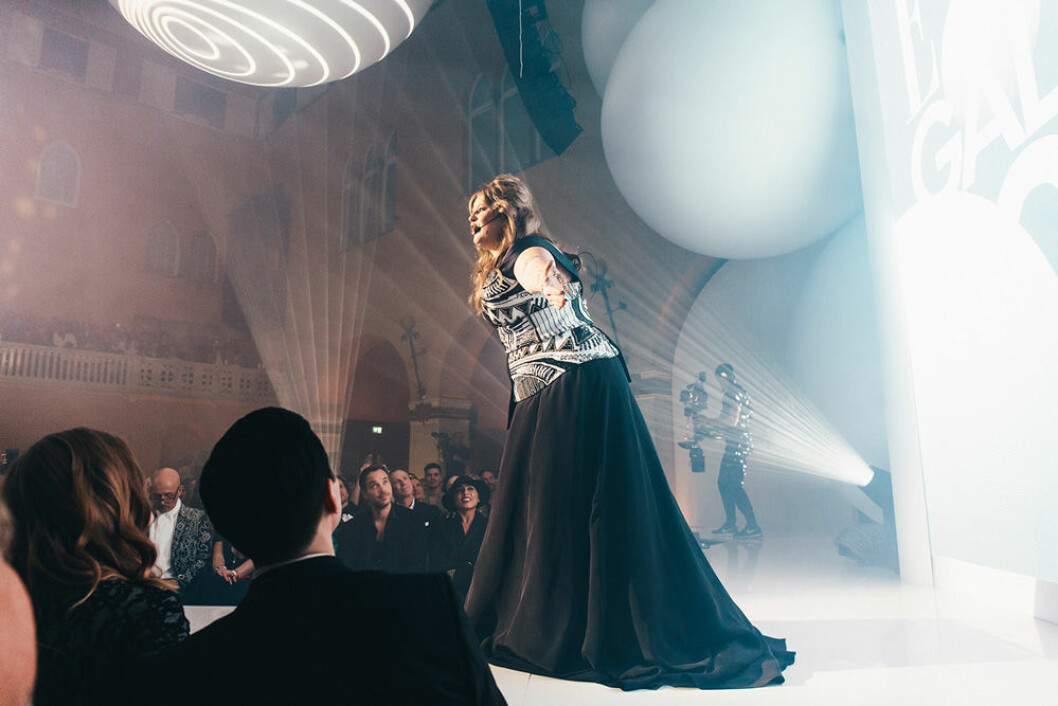 Den specialdesignade klänningen har endast burits en gång – av Kakan Hermansson på ELLE-galan 2019. Foto: Emil Daniel Kakan Hermansson på ELLE-galan 2019.