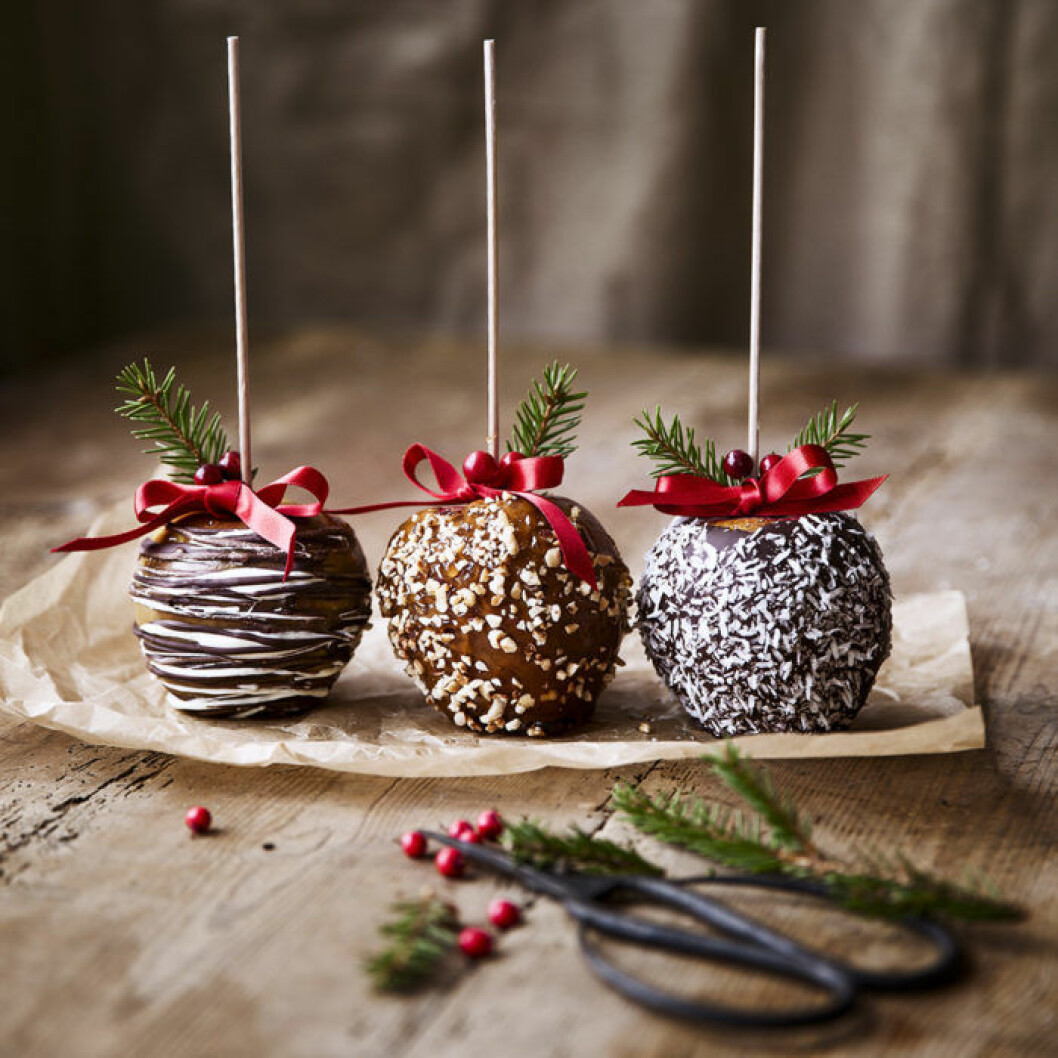Chokladdoppade kanderade äpplen. Chokladdoppade kanderade äpplen.