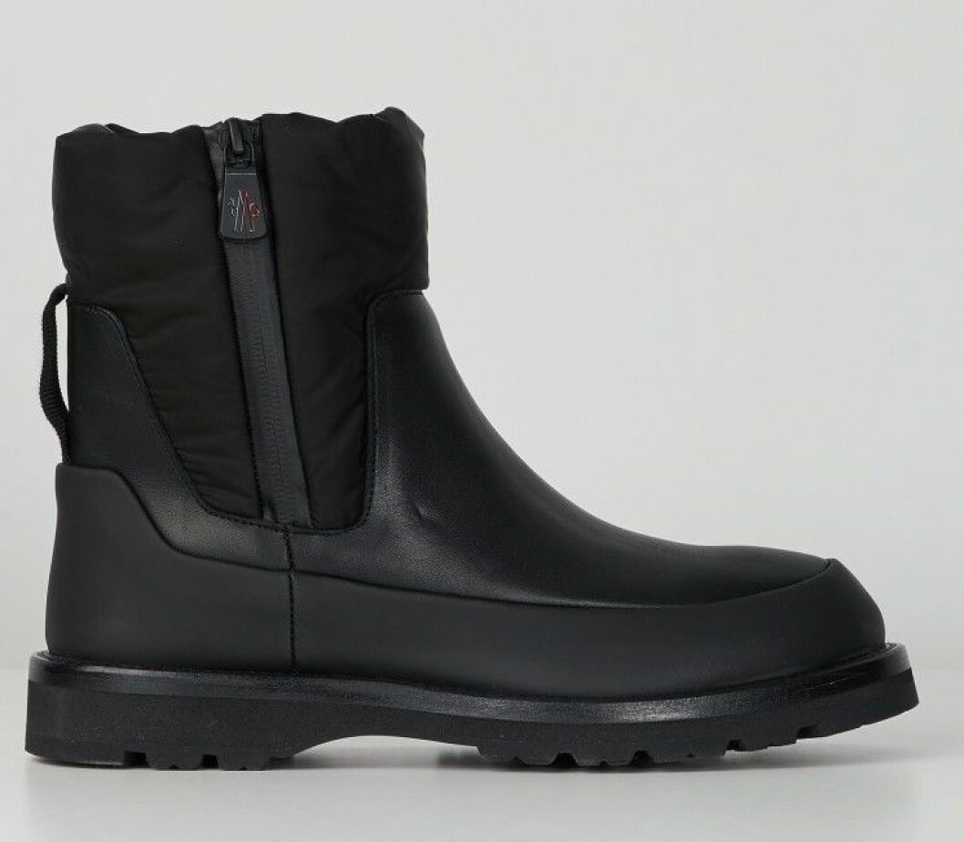 Kängor från Moncler i slittåligt vattenbeständigt material.