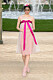 Design av Karl Lagerfeld, rosa rosettklänning.