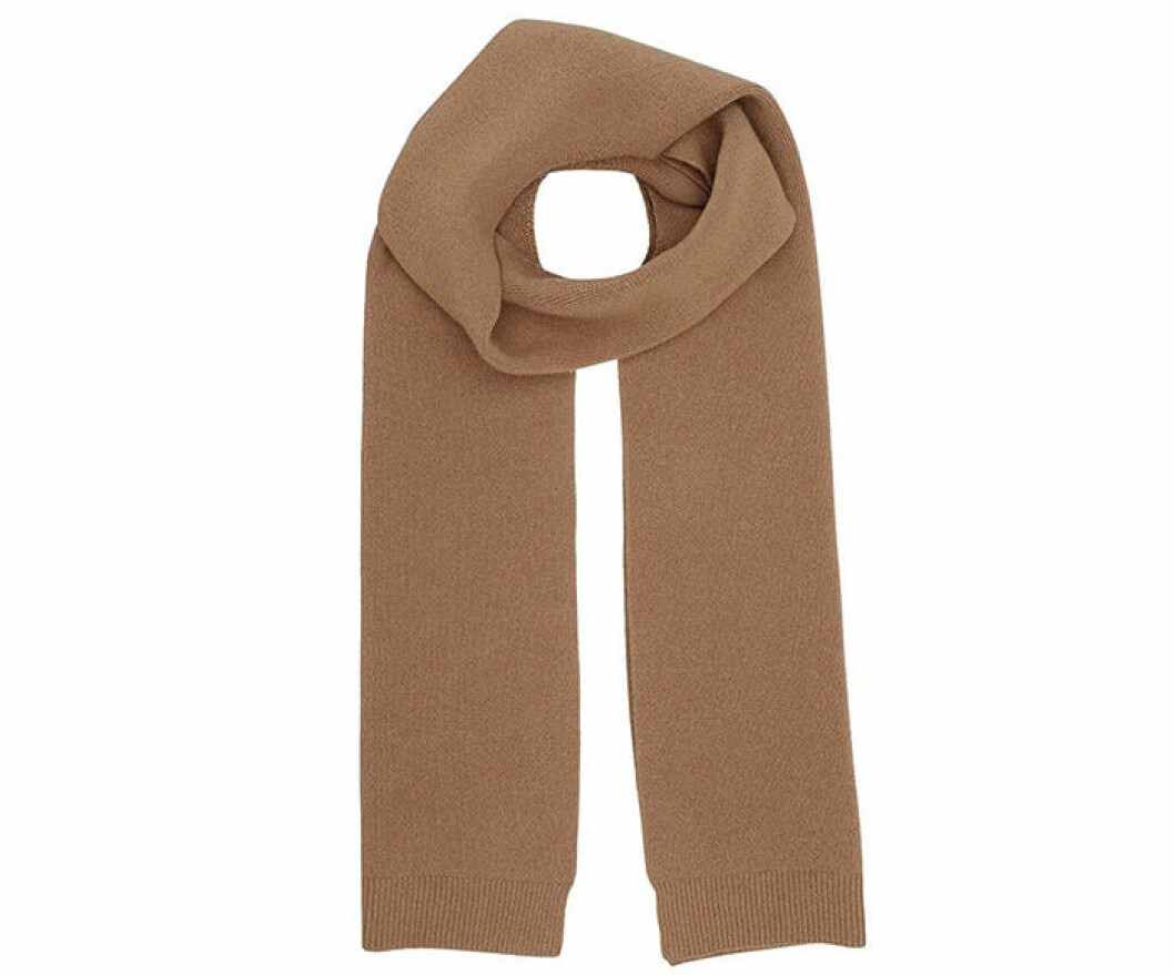 beige stickad halsduk från colorful standard