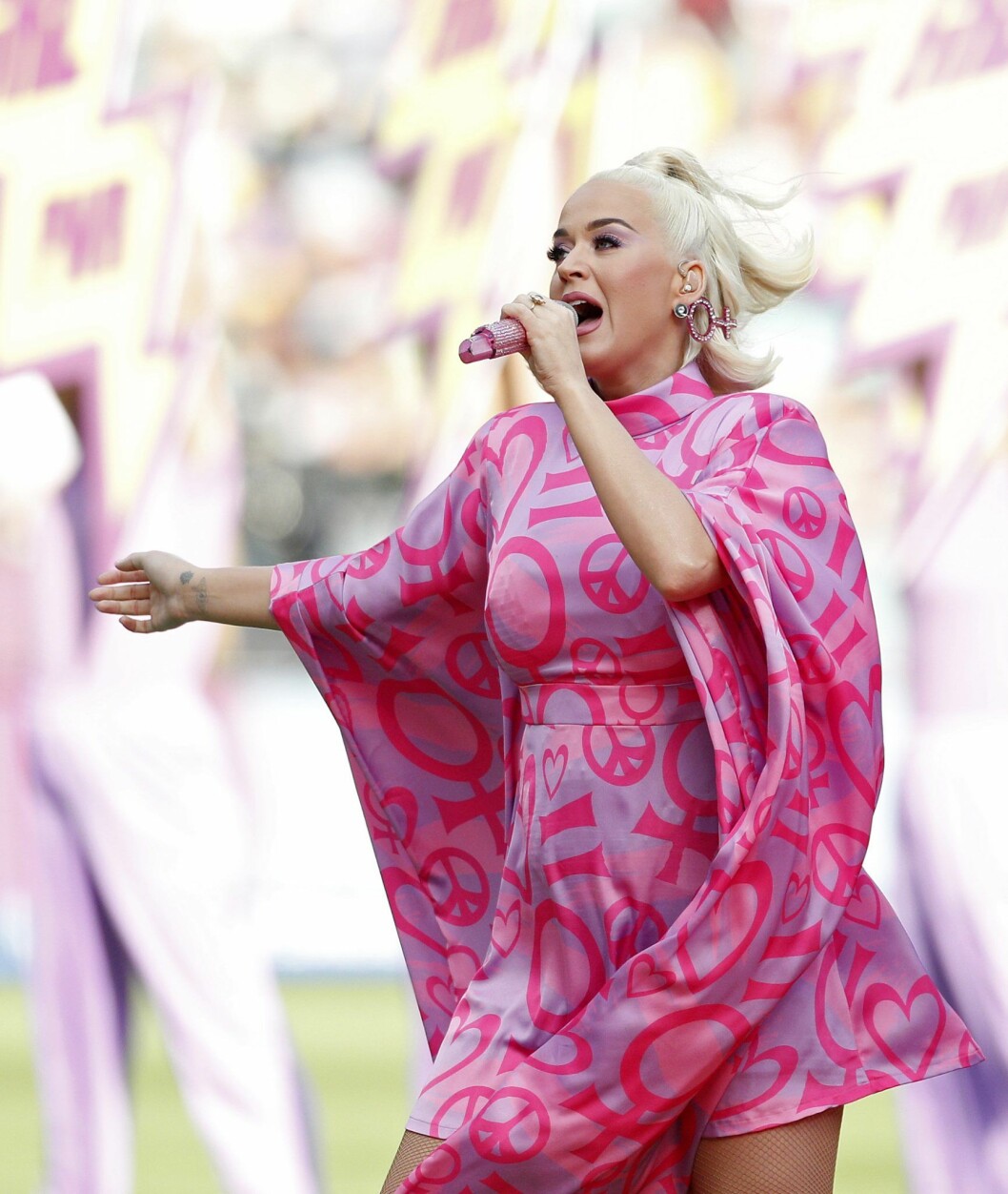 Katy Perrys klädsel var full av peppig symbolik. Katy Perry