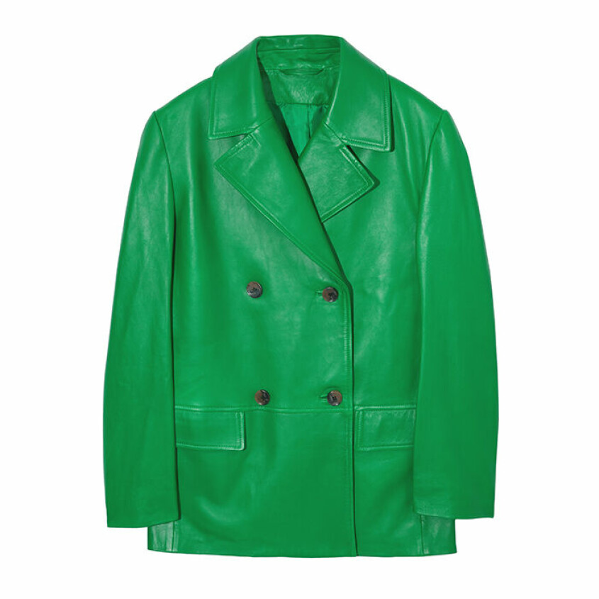 <a target="_blank" rel="nofollow" href="https://www.cos.com/en_sek/women/womenswear/coats-and-jackets/blazers/product.double-breasted-leather-jacket-green.1157276002.html">Ärtgrön kavaj</a>, 5500 kr. kavaj