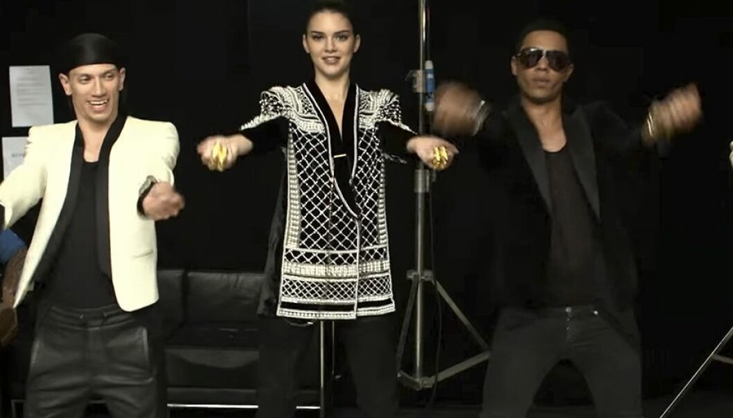 Kendall Jenners galna dans i backstage-filmen för Balmain x HM