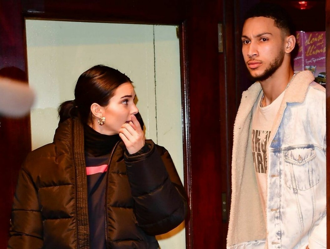 Det finns nästan bara paparazzibilder på Kendall Jenner och Ben Simmons eftersom de aldrig varit på någon offentligt tillställning ihop. En paparazzibild där Kendall har svart jacka och tittar på Ben Simmons som i sin tur ser arg ut och tittar längre bort med blicken