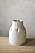 Vasen finns i begränsad upplaga om 20 exemplar och säljs i Rörstrand Store i Stockholm från augusti, höjd 23 cm, pris 2 100 kr.