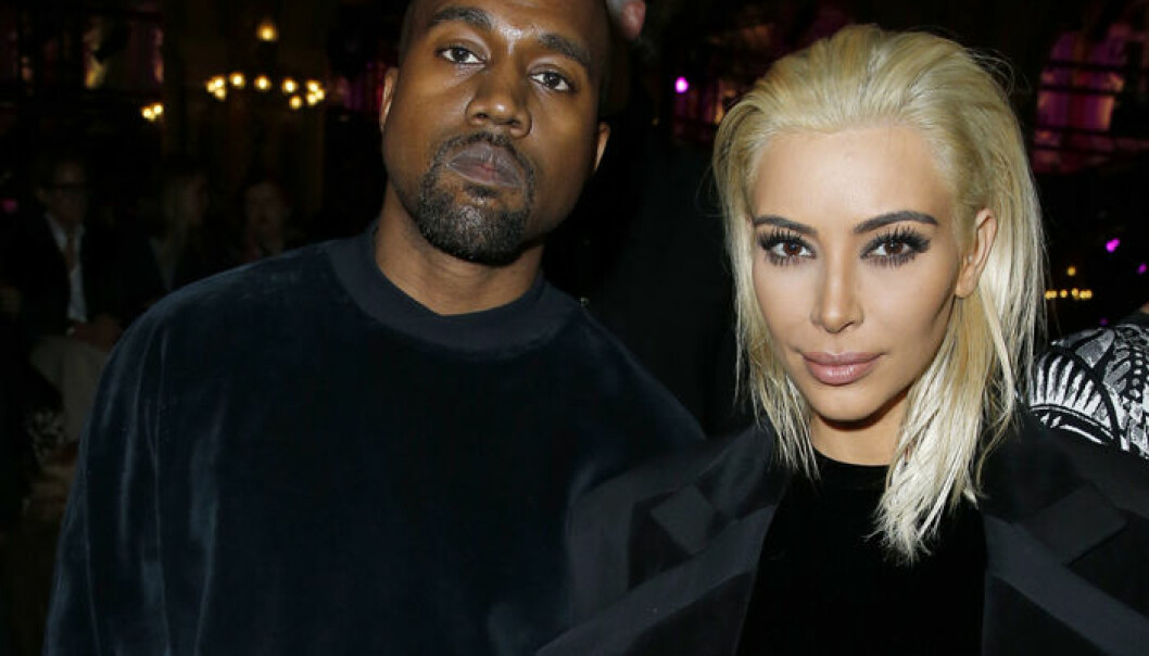 Kim Kardashian chockar som blondin på Balmain: "So I went platinum!!"