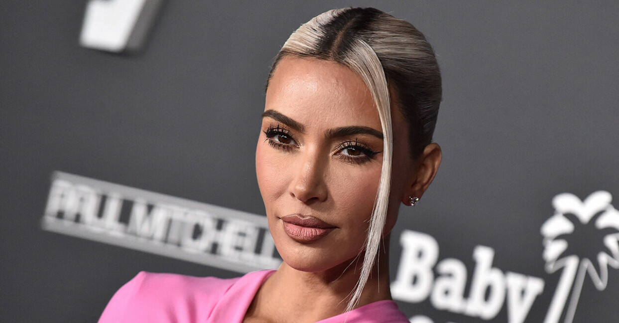 Inspireras av Kim Kardashians nya frisyr med en distinkt utväxt.