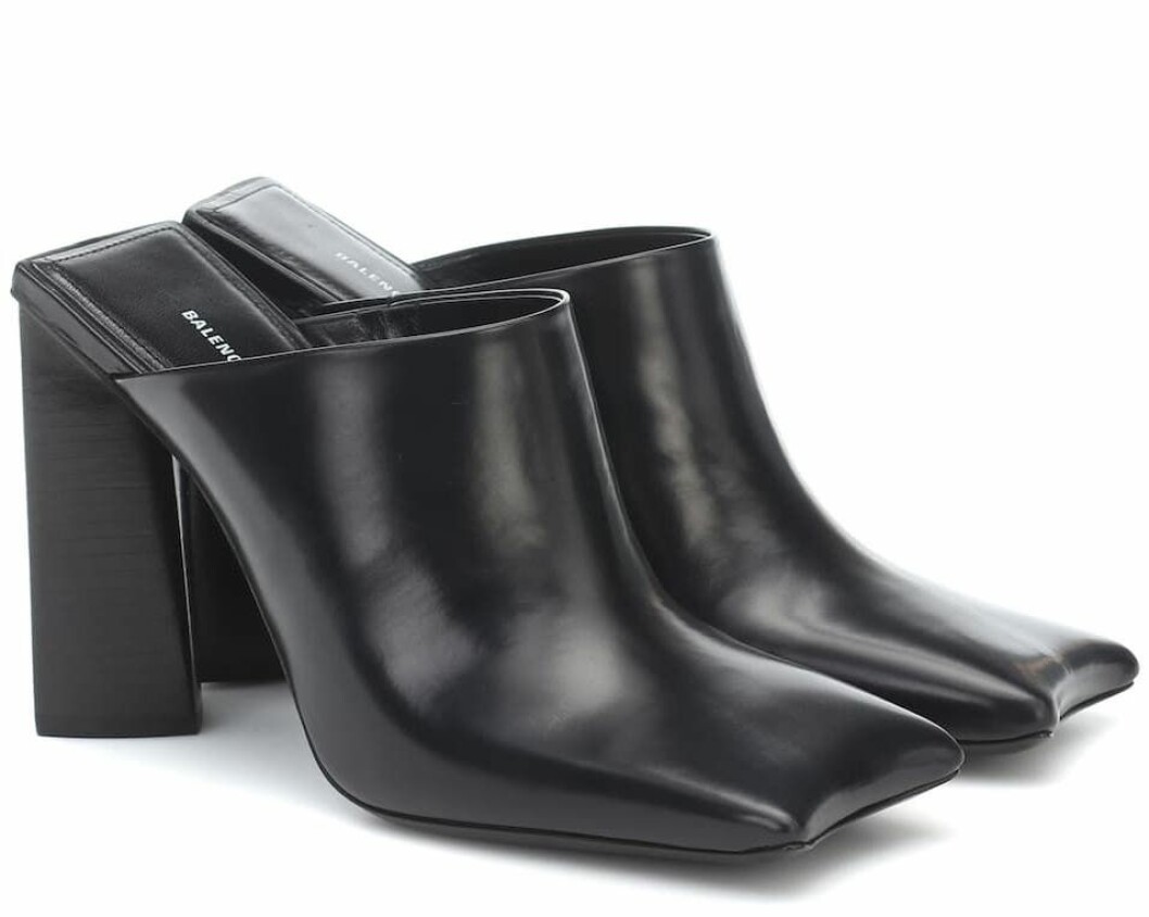 Klackskor med formstarka drag från Balenciaga
