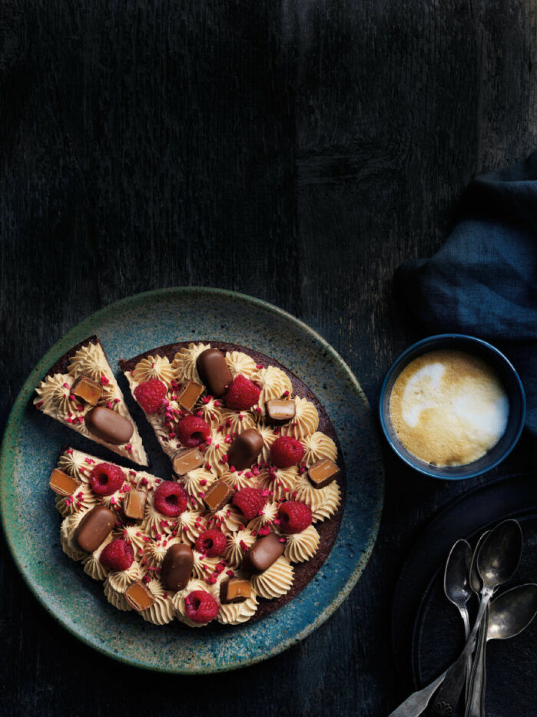 Kladdkaka med Dumleskum och hallon. Recept på kladdkaka med Dumleskum och hallon