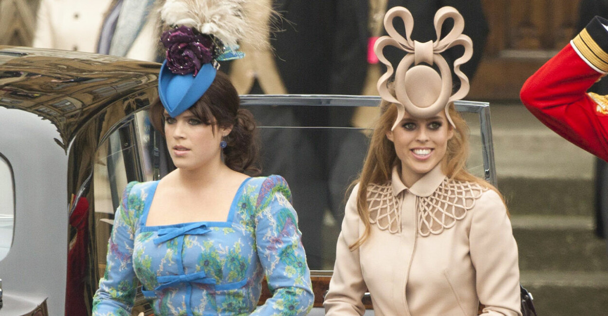Prinsessorna Eugenie och Beatrice gjorde entré i skandalomsusade hattar vid William och Kates bröllop 2011.
