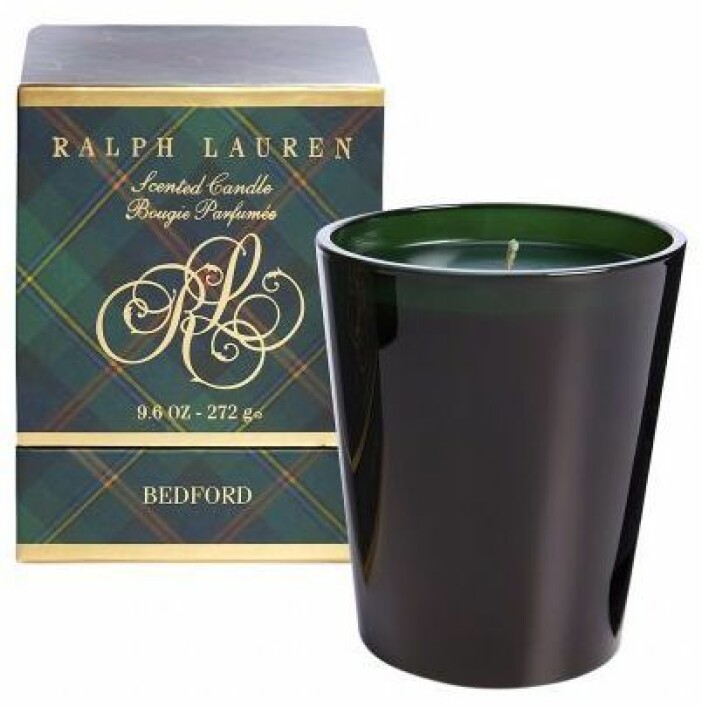Klassiska julljuset Bedford från Ralph Lauren Home står för en magisk doft som skapar julstämning från första stund