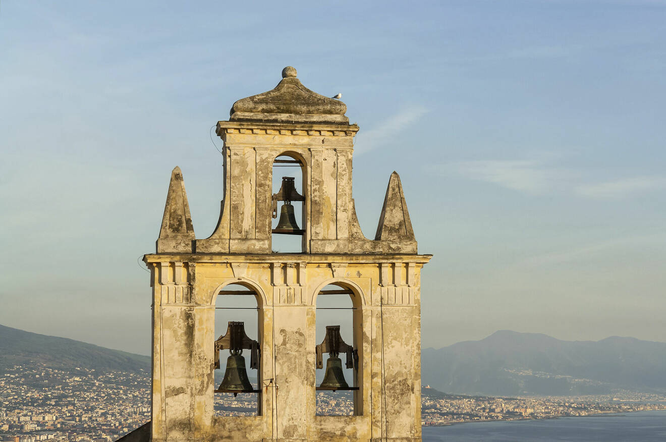 Klocktornet på museet Certosa di San Martino.