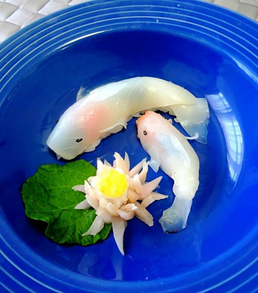 Sushi som ser ut som simmande fiskar.
