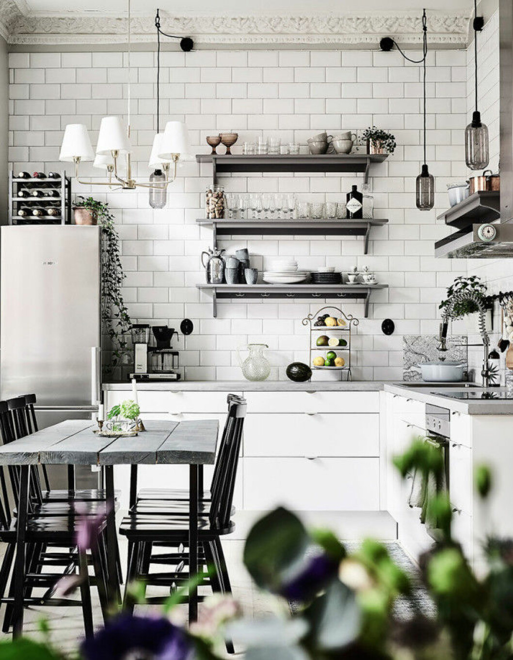 Foto: <a href="https://www.instagram.com/fotografanders/" target="_blank" rel="noopener">Anders Bergstedt</a> Styling: <a href="https://www.instagram.com/malinsimsoninterior/" target="_blank" rel="noopener">Malin Simson</a> för <a href="https://www.instagram.com/entrancemakleri/" target="_blank" rel="noopener">Entrance fastighetsmäkleri</a> Organisera i köket