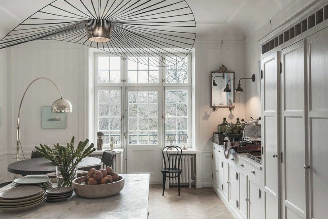 Styling: Dusty Deco, Walles & Walles, Polstjernan Antiques och Belenius/Nordenhake Foto: <a href="http://hannessoderlund.se/" target="_blank" rel="noopener">Hannes Söderlund </a>för <a href="http://alexanderwhite.se/" target="_blank" rel="noopener">Alexander White</a> Ett lantligt kök.