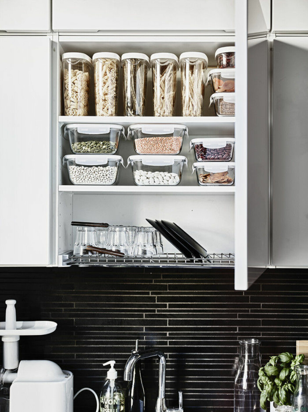 Foto: Ikea från boken Hitta del 2 Sortera torrvaror i fina skålar och burkar