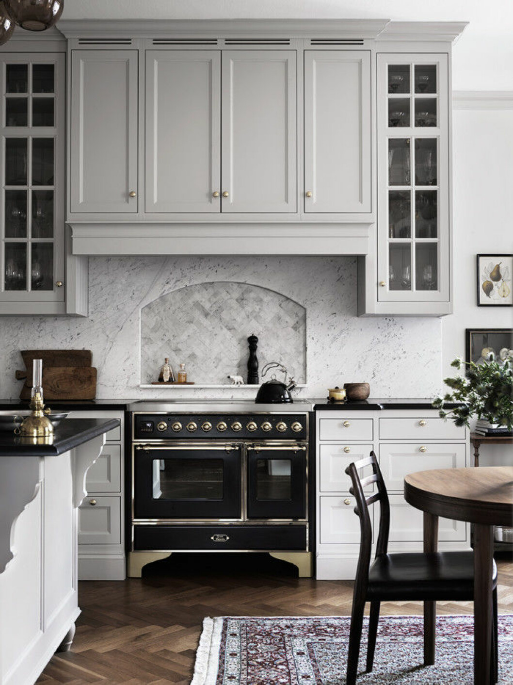 Foto: <a href="http://www.marcuslawett.com/" target="_blank" rel="noopener">Marcus Lawett</a> Kök med en lantlig och elegant stil.