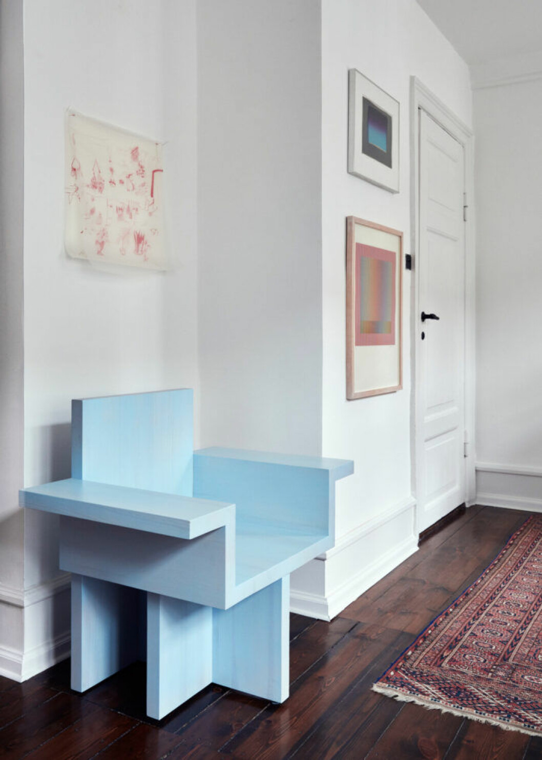 Ljusblå stol Horse Chair i huset i Köpenhamn