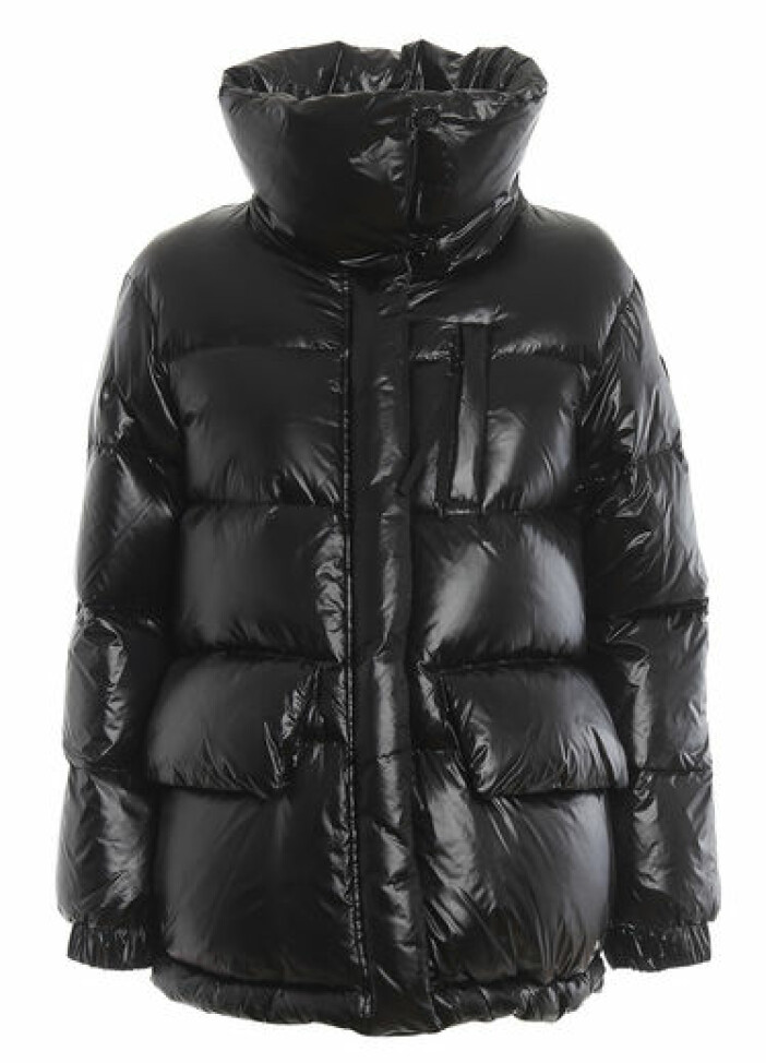 Kort dunjacka från Woolrich med lackeffekt